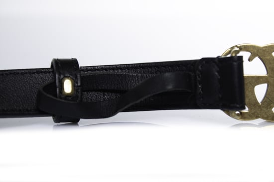 Gucci, schmaler Ledergürtel mit GG-Logo in Schwarz - Image 5