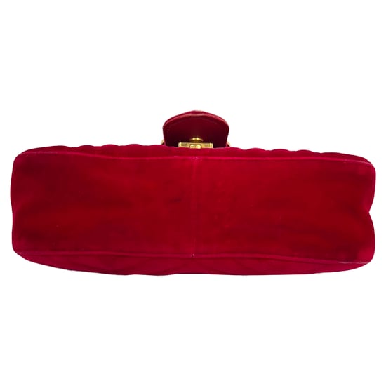 Kleine Gucci GG Marmont Schultertasche aus rotem Samt - Image 6