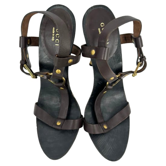 Gucci Kylie T-Strap-Sandalen mit Absatz aus braunem Leder - Image 4