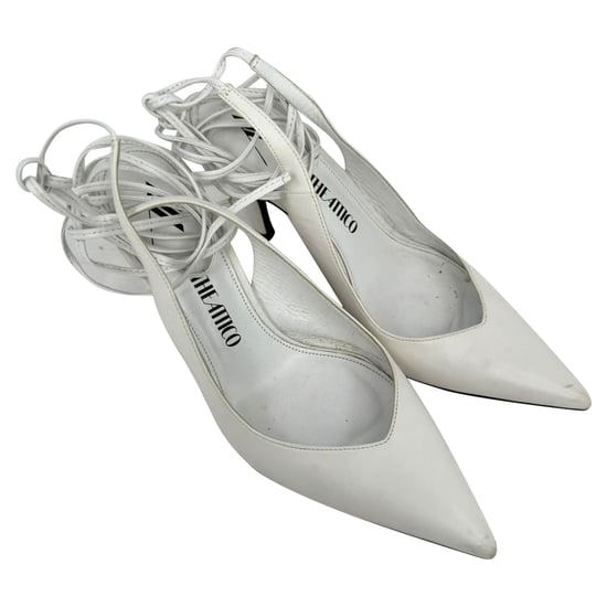 Die Attico Pumps mit spitzer Zehenpartie und Selbstbindeverschluss aus weißem Leder - Image 5