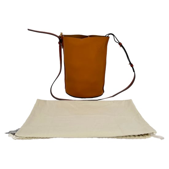 Loewe Gate Bucket Bag aus Kamelleder - Image 1
