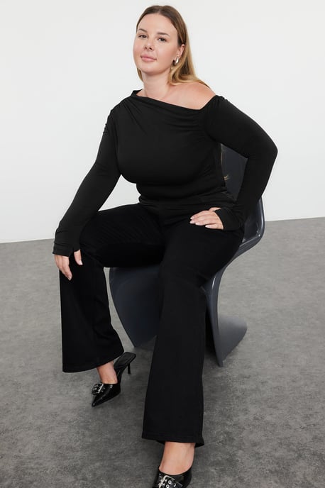 Trendyol Curve Damen Schwarz Einfarbig Lang Tailliert Große Größen Blusen - Image 1