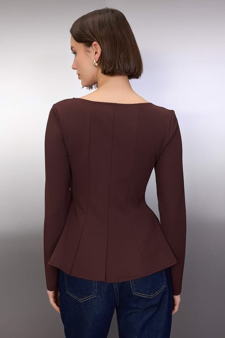 TRENDYOLMİLLA Damen Braun Einfarbig Lang Schößchen Blusen - Image 3
