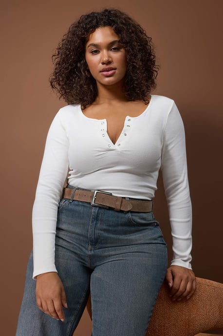 Trendyol Curve Damen Ecru Einfarbig Lang Tailliert Große Größen Blusen - Image 4