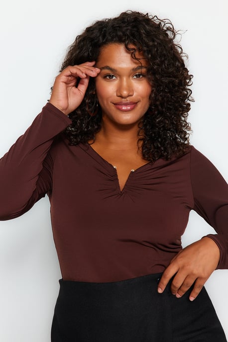 Trendyol Curve Damen Braun Einfarbig Lang Tailliert Große Größen Blusen - Image 1
