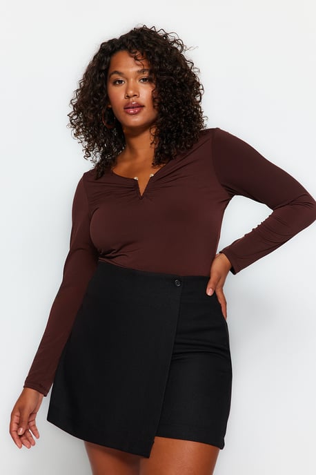 Trendyol Curve Damen Braun Einfarbig Lang Tailliert Große Größen Blusen - Image 2