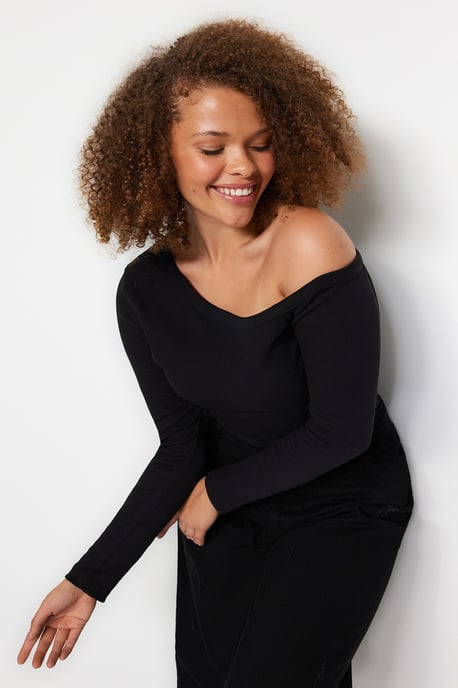 Trendyol Curve Damen Schwarz Einfarbig Lang Tailliert Große Größen Blusen - Image 1