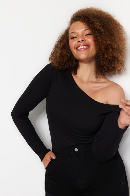 Trendyol Curve Damen Schwarz Einfarbig Lang Tailliert Große Größen Blusen - Image 6