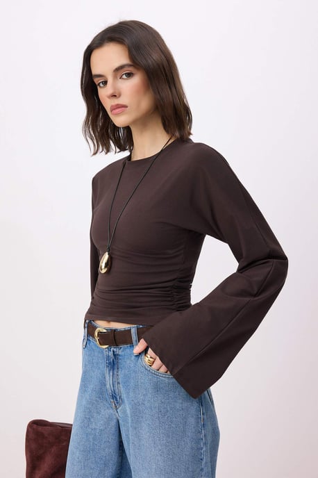 TRENDYOLMİLLA Damen Braun Einfarbig Lang Tailliert Blusen - Image 1