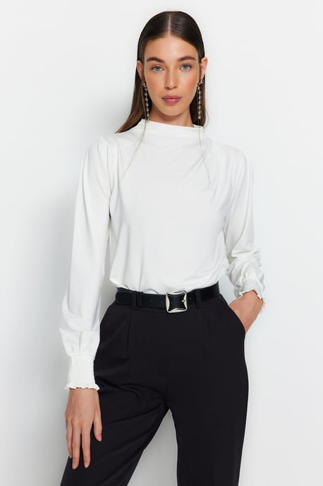 TRENDYOLMİLLA Damen Ecru Einfarbig Lang Regular Fit Blusen - Image 1