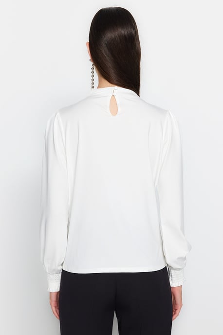 TRENDYOLMİLLA Damen Ecru Einfarbig Lang Regular Fit Blusen - Image 4