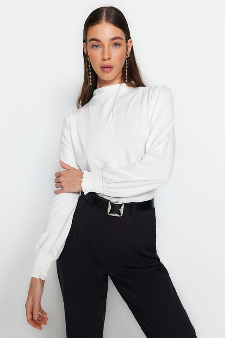 TRENDYOLMİLLA Damen Ecru Einfarbig Lang Regular Fit Blusen - Image 6