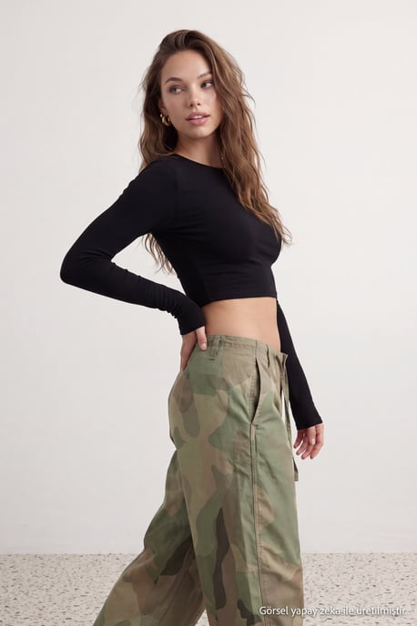 TRENDYOLMİLLA Damen Schwarz Einfarbig Lang Tailliert Blusen - Image 3