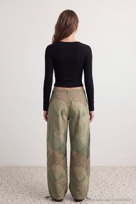 TRENDYOLMİLLA Damen Schwarz Einfarbig Lang Tailliert Blusen - Image 4