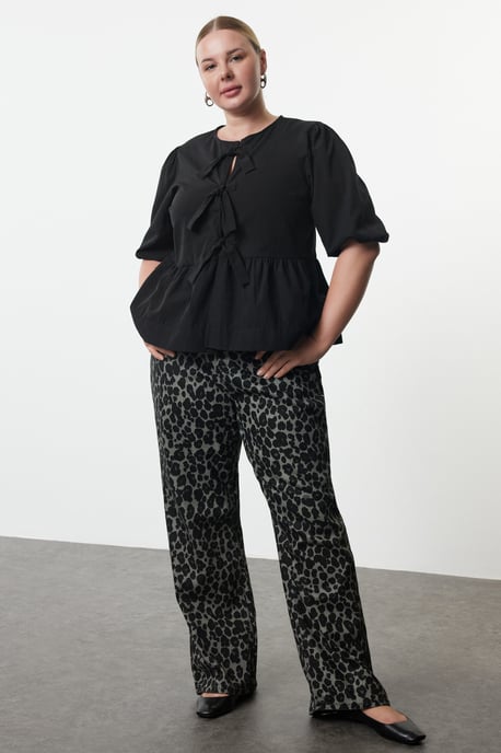Trendyol Curve Damen Schwarz Einfarbig 3/4-Arm Regular Fit Große Größen Blusen - Image 6