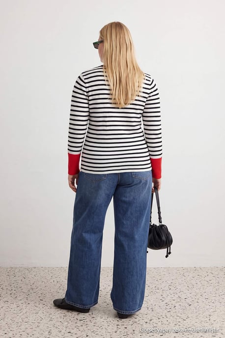 Trendyol Curve Damenbluse mit Streifen, lange Regular Fit für große Größen - Schwarz - Image 3