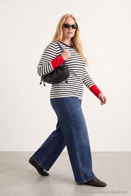 Trendyol Curve Damenbluse mit Streifen, lange Regular Fit für große Größen - Schwarz - Image 6