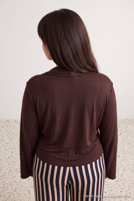 Trendyol Curve Langärmlige taillierte Bluse, große Größen - Braun - Image 2