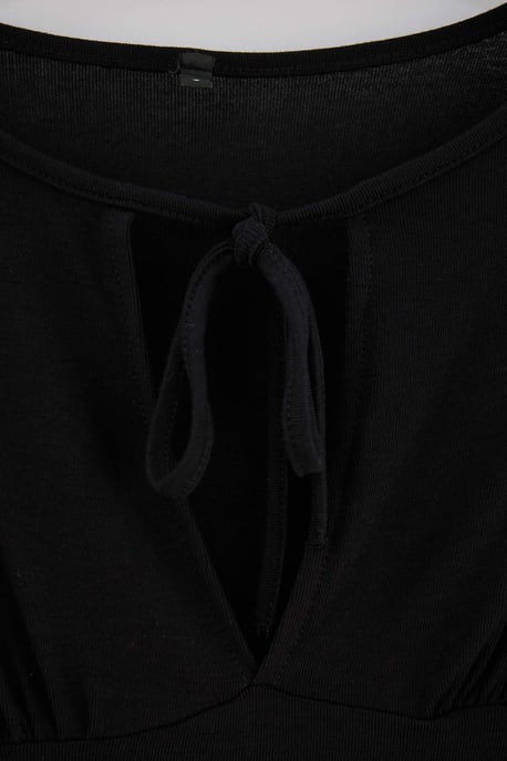 TRENDYOLMİLLA Damen Schwarz Einfarbig Lang Tailliert Blusen - Image 4