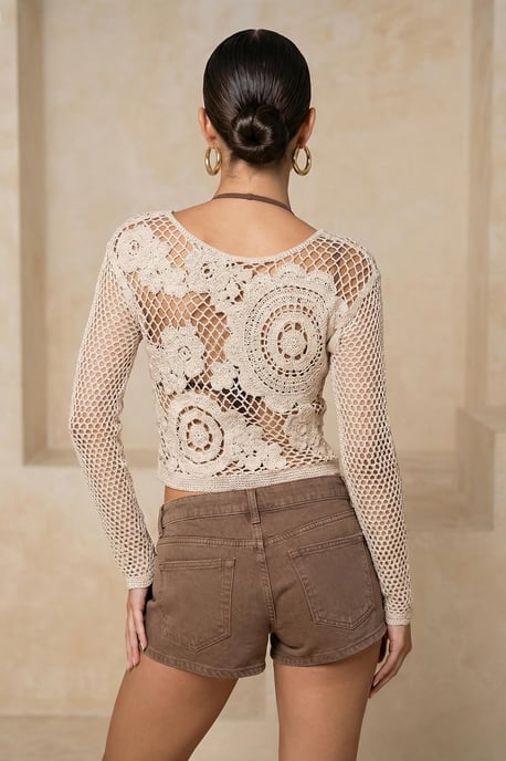 TRENDYOLMİLLA Damen Ecru Geblümt Lang Regular Fit Blusen - Image 3