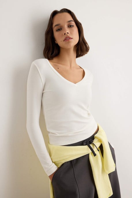 TRENDYOLMİLLA Damen Ecru Einfarbig Lang Tailliert Blusen - Image 2