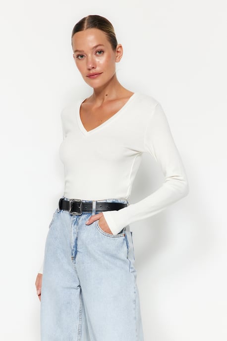 TRENDYOLMİLLA Damen Ecru Einfarbig Lang Tailliert Blusen - Image 5