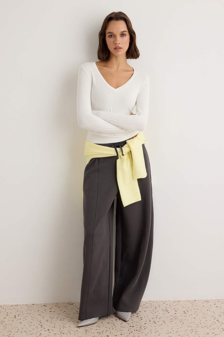 TRENDYOLMİLLA Damen Ecru Einfarbig Lang Tailliert Blusen - Image 6