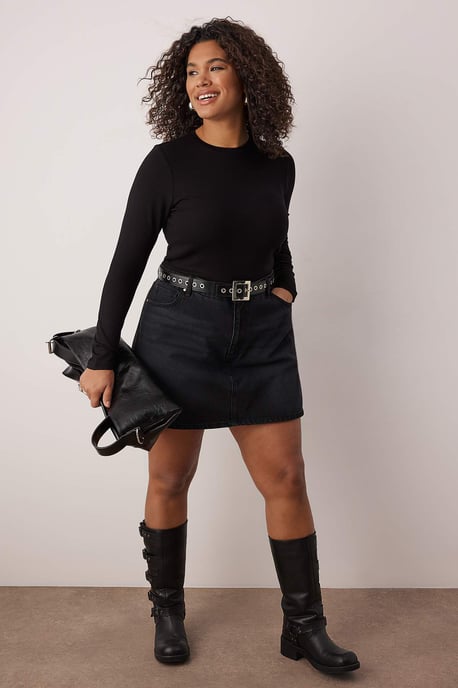 Trendyol Curve Damen Schwarz Einfarbig Lang Tailliert Große Größen Blusen - Image 1