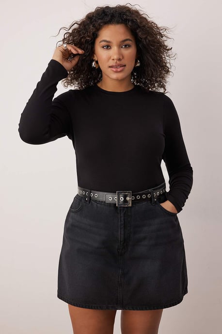 Trendyol Curve Damen Schwarz Einfarbig Lang Tailliert Große Größen Blusen - Image 5