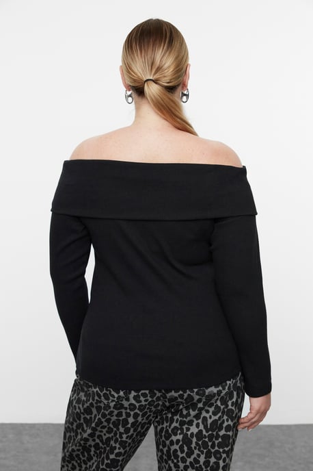 Trendyol Curve Damen Schwarz Einfarbig Lang Tailliert Große Größen Blusen - Image 4