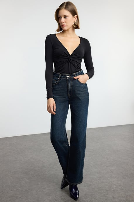 TRENDYOLMİLLA Damen Schwarz Einfarbig Lang Tailliert Blusen - Image 1