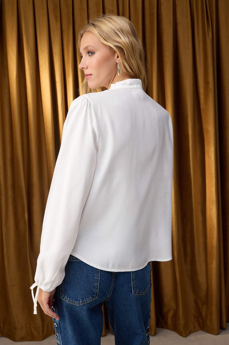 TRENDYOLMİLLA Damen Ecru Einfarbig Lang Regular Fit Blusen - Image 3