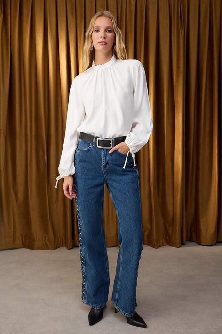 TRENDYOLMİLLA Damen Ecru Einfarbig Lang Regular Fit Blusen - Image 5