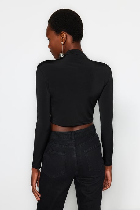 TRENDYOLMİLLA Damen Schwarz Einfarbig Lang Tailliert Blusen - Image 5