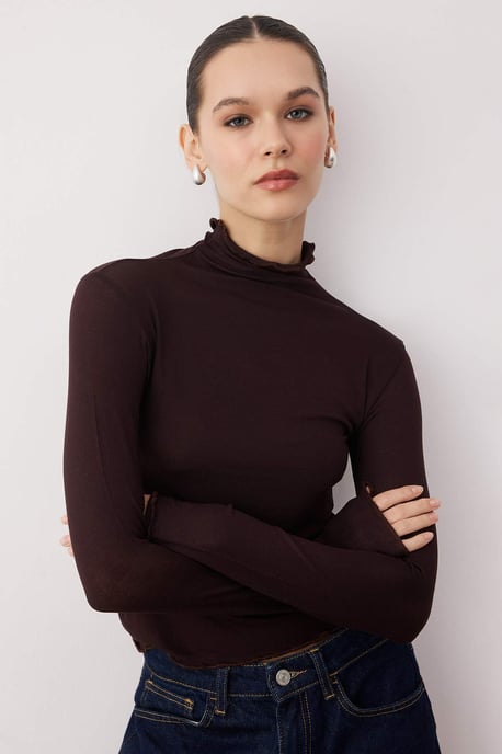 Trendyol Lang geschnittene, taillierte Bluse - Braun - Image 1
