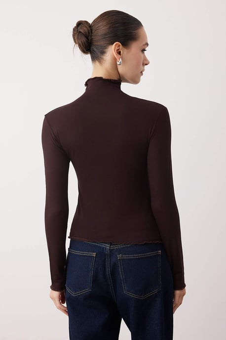 Trendyol Lang geschnittene, taillierte Bluse - Braun - Image 3