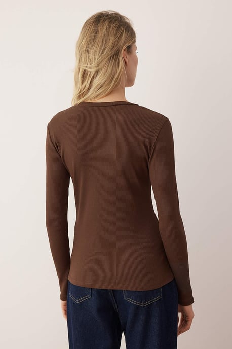 TRENDYOLMİLLA Damen Braun Einfarbig Lang Regular Fit Blusen - Image 3