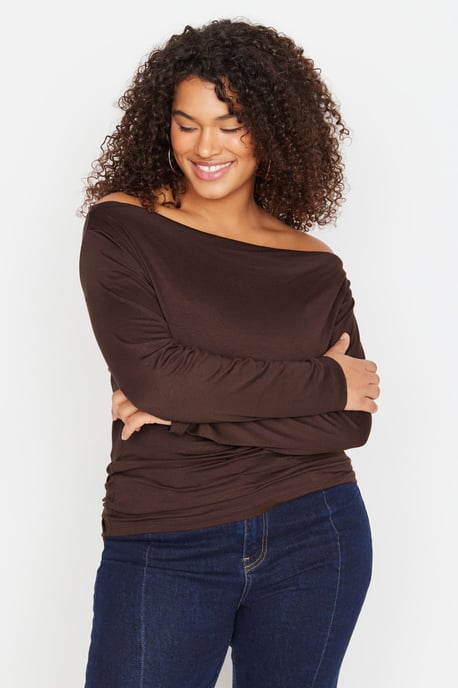 Trendyol Curve Damen Braun Einfarbig Lang Regular Fit Große Größen Blusen - Image 2