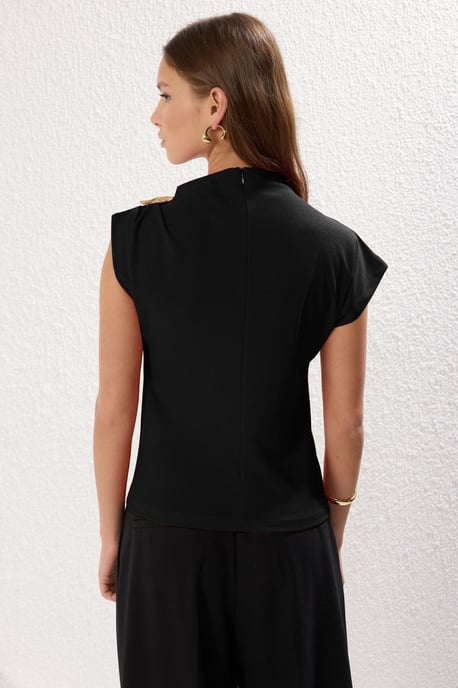 TRENDYOLMİLLA Damen Schwarz Einfarbig Ärmellos Tailliert Blusen - Image 4