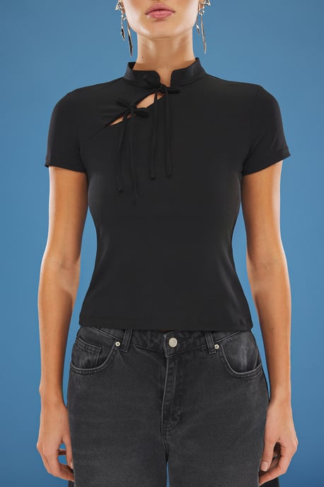 TRENDYOLMİLLA Damen Schwarz Einfarbig Kurz Tailliert Blusen - Image 3