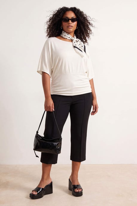 Trendyol Curve Gestreifte Kurzbluse, Regular Fit, große Größen - Ecru - Image 2