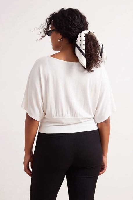 Trendyol Curve Gestreifte Kurzbluse, Regular Fit, große Größen - Ecru - Image 3