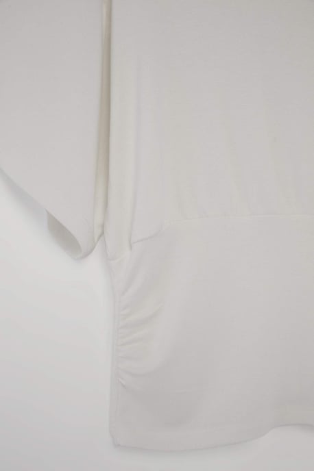 Trendyol Curve Gestreifte Kurzbluse, Regular Fit, große Größen - Ecru - Image 5