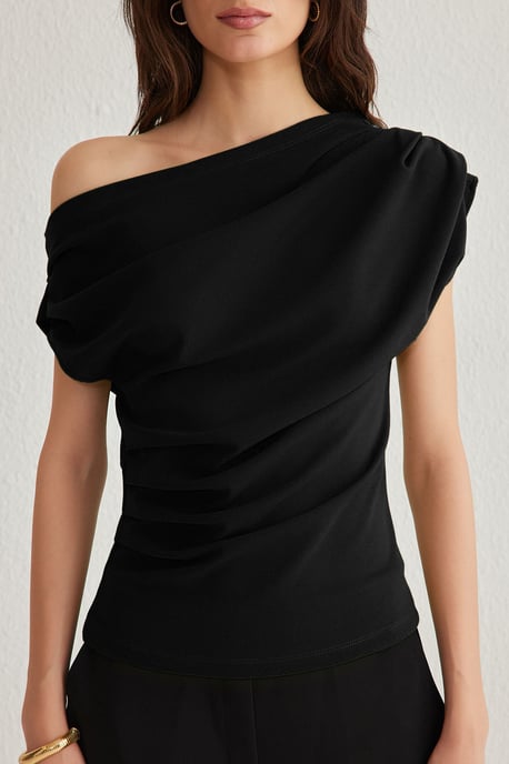 TRENDYOLMİLLA Damen Schwarz Einfarbig Kurz Regular Fit Blusen - Image 2