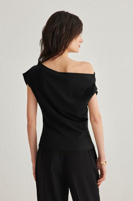 TRENDYOLMİLLA Damen Schwarz Einfarbig Kurz Regular Fit Blusen - Image 3
