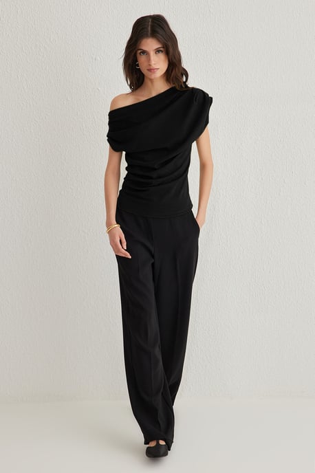 TRENDYOLMİLLA Damen Schwarz Einfarbig Kurz Regular Fit Blusen - Image 5