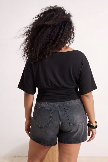 Trendyol Curve Damen Schwarz Gestreift Kurz Regular Fit Große Größen Blusen - Image 2