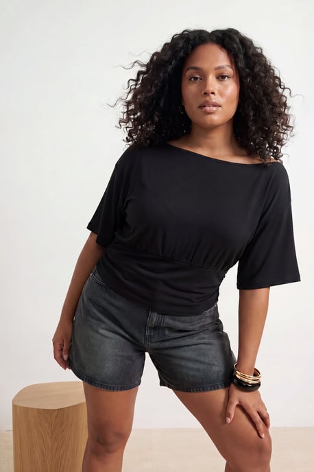 Trendyol Curve Damen Schwarz Gestreift Kurz Regular Fit Große Größen Blusen - Image 6