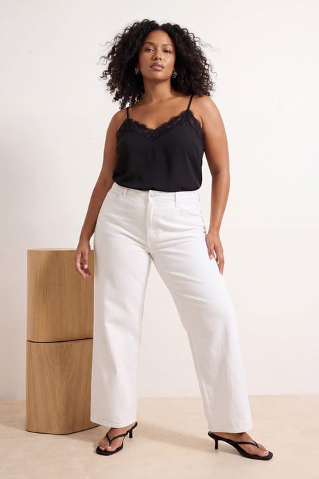 Trendyol Curve Damen Schwarz Einfarbig Ärmellos Tailliert Große Größen Blusen - Image 6