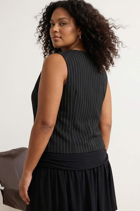 Trendyol Curve Damen Schwarz Gestreift Ärmellos Tailliert Große Größen Blusen - Image 2